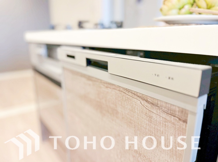 キッチン 広々としたキッチンのシンクは、料理の準備と片付けを楽にし、使いやすさを最大限に引き立てます。