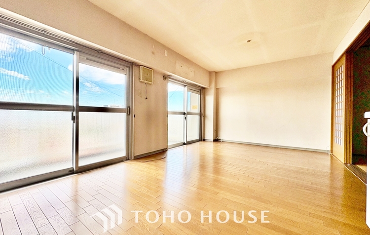 内装 ◆癒しの空間◆室内構成に拘り採光とセンスを散りばめた空間。それは『柔らかさ』に似た素敵な居場所。そこに暮らす人のことを考えつくり出したものは『癒し』という心地よい居場所なんだと思う