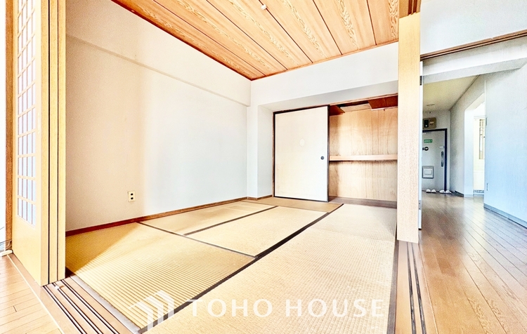 内装 ◆隠された美しさ◆流麗な音楽が流れているような繊細でいながら整然かつ堅牢なこの空間。この空間は確かに美しい。しかし、そこには美しさ以上のものが隠されている。