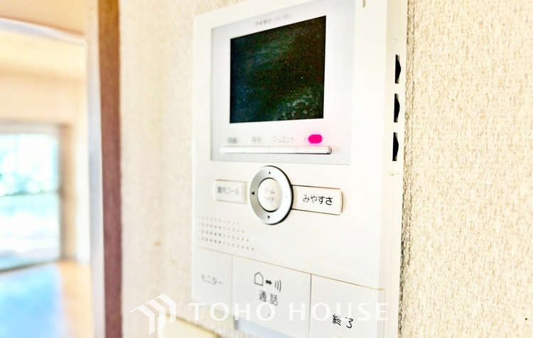 内装 ◆海の向こうへ沈む夕日◆オレンジ色の光は大人になった今の僕にはわかる。1日の終わりを伝えに来たわけではなく、また明日が来る方へ導いてくれた事を。