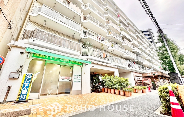 外観 ◆水面に映る◆紅葉を纏った山々を眺め、美しさのあまり感嘆のため息を漏らした事は無いだろうか。いつしか忘れかけていた自然の美しさと力強さを思い出させてくれる、そんな景色がここにもある。