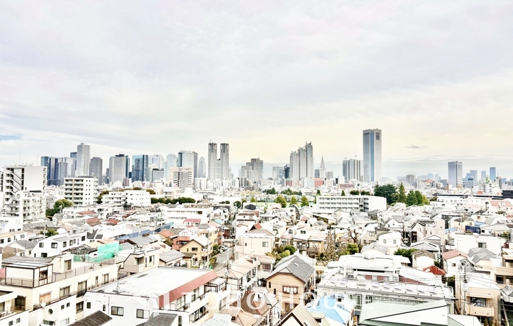 その他 ◆今宵の食卓◆ダウンライトに反射するグラスを眺めながらワインを注ぐ。トクトクと心地いい音をさせながら、フランスの古城を思わせる薫りがたちこめ、とても幸せな時を過ごせる。