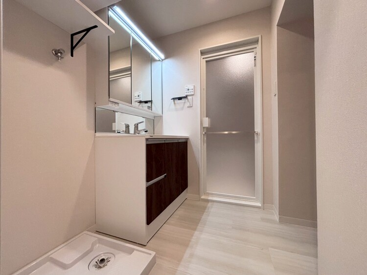 その他 十分な広さの脱衣所。