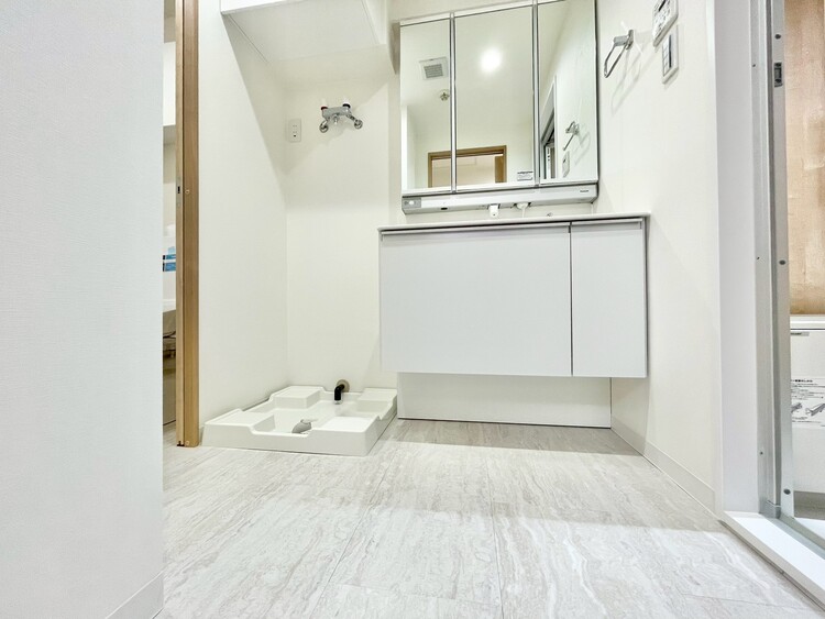 その他 十分な広さの脱衣所。