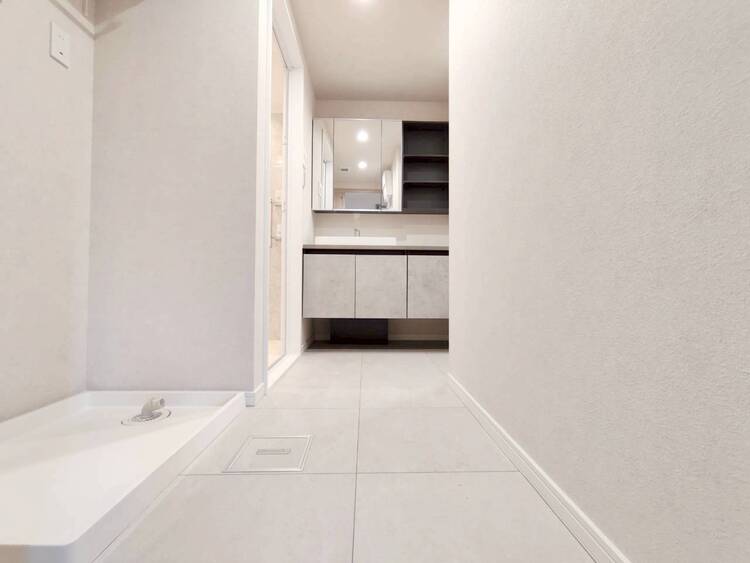 その他 十分な広さの脱衣所。