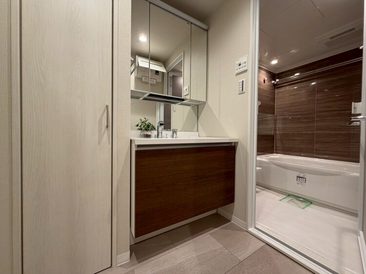 その他 十分な広さの脱衣所。