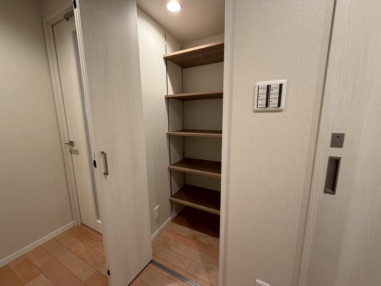 その他 家電やスーツケース、ストック品など何でも片付く嬉しい空間です。