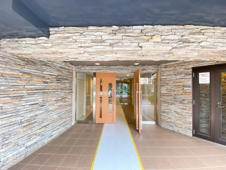 その他 上質感漂う玄関アプローチです。