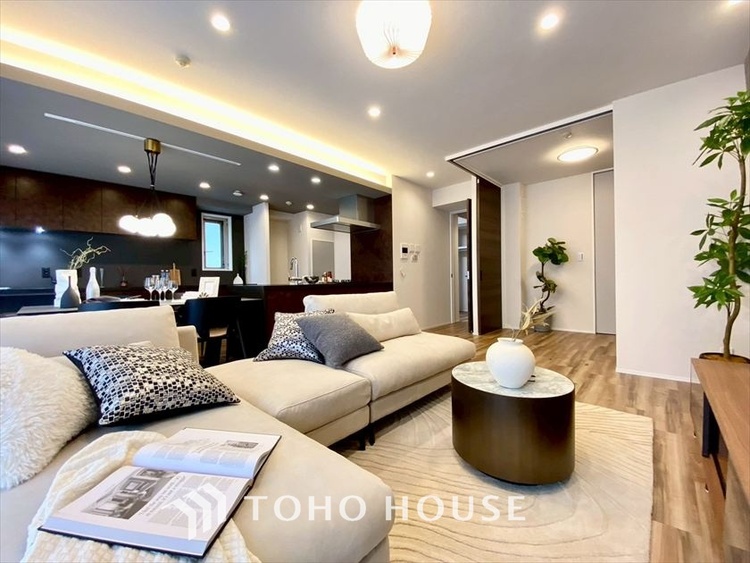 内装 【LIVING】◆扉を◆開くとこの景色。家族の”おかえり”の声が聞こえてきそう。