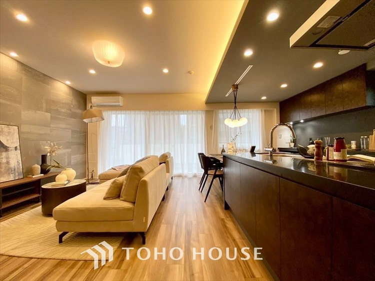 内装 【LIVING】◆住む喜び、楽しさ、感動◆を君と共有したい。いつまでもずっと家族を見渡せるこの広い空間で。