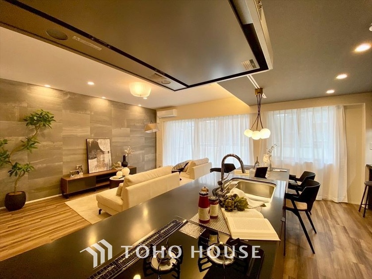 キッチン 【KITCHEN】◆ワクワク◆開放的で機能性も高いシステムキッチン。お子様は毎日のご飯にワクワク！