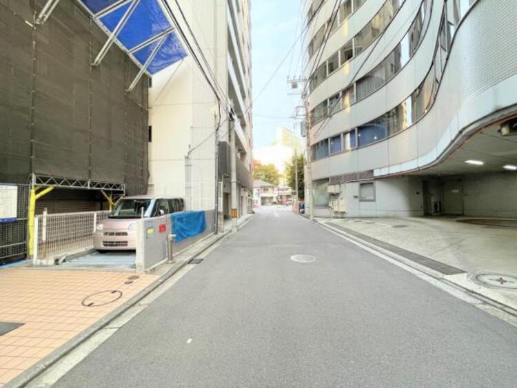 外観 ●〇ここから始まる「日常」はご家族にとってかけがえのない時間となります。少しでも豊かに、快適に。そんな想いから本邸宅は生まれました。周辺には利便性の高い施設や緑にあふれ、永住の地に相応しい環境です〇●