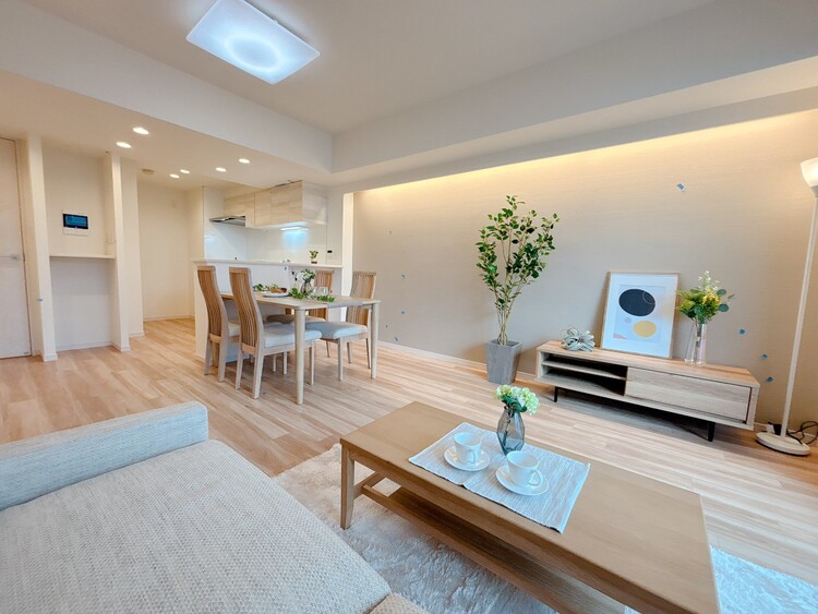 居間 飾り過ぎないシンプルな内装と偏り過ぎないデザインで統一しました。