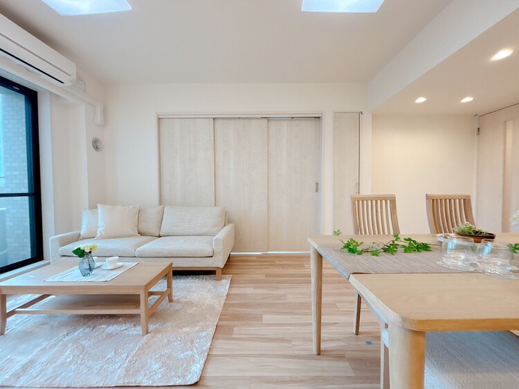 居間 快適に過ごす毎日を求めて、暮らしの中でご自身の「マイホーム」に創り上げてください。