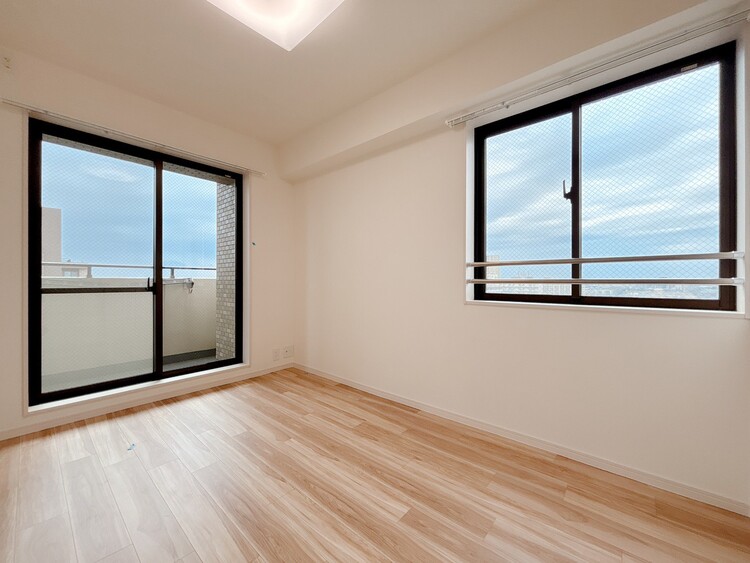 寝室 ベッドも十分に設置するスペースがあります。