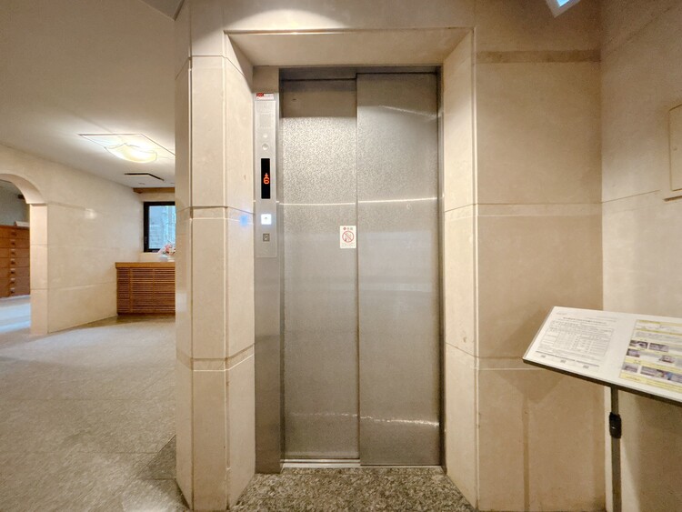 設備 エレベーターの管理も、きちんと行き届いてます。