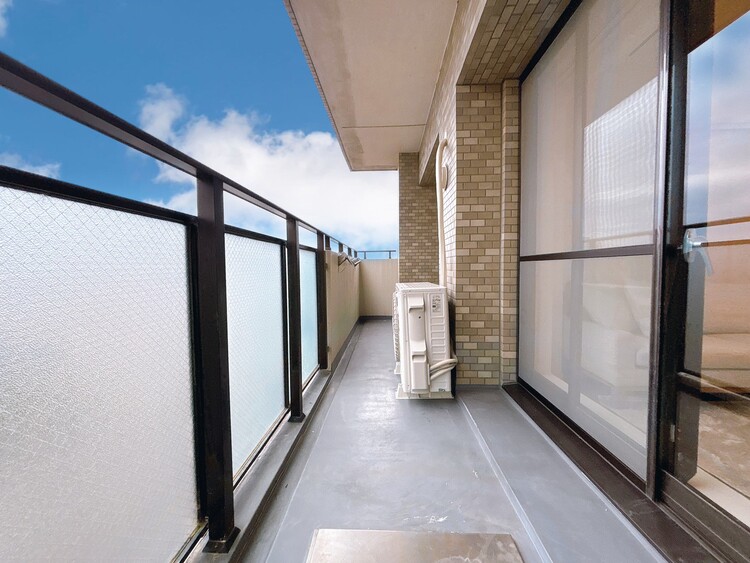 バルコニー 暮らしの中で、光と風を演出してくれるバルコニー。