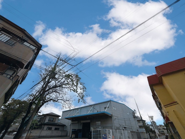 バルコニー 窓を開けると広がる青空。心をリフレッシュして日々を過ごしていきましょう。