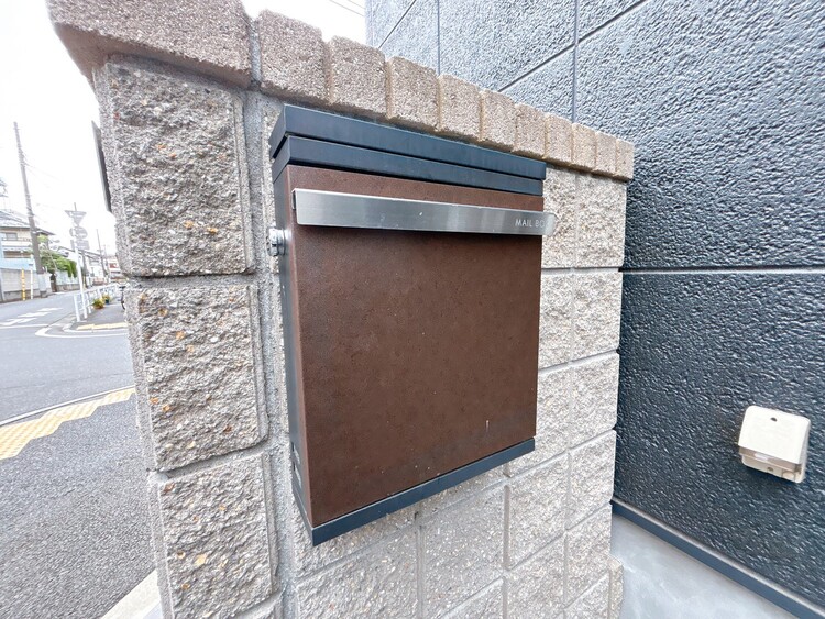 設備 郵便物を受け取るための郵便受け。