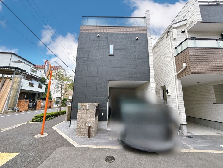 駐車場 本物件の駐車スペースです。車種制限のある場合もございますので、お気軽にお問い合わせくださいませ。