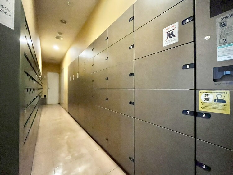 設備 共用部分の宅配ボックスです。留守中の荷物受け取りもできるので、安心して外出ができますね。