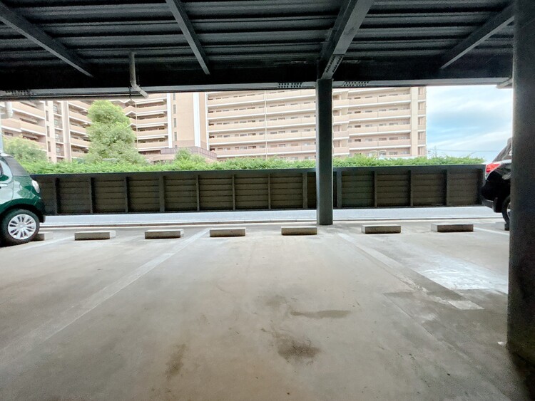 駐車場 本物件の駐車スペースです。仕様・条件等ご不明な点は、お気軽にお問合せくださいませ。