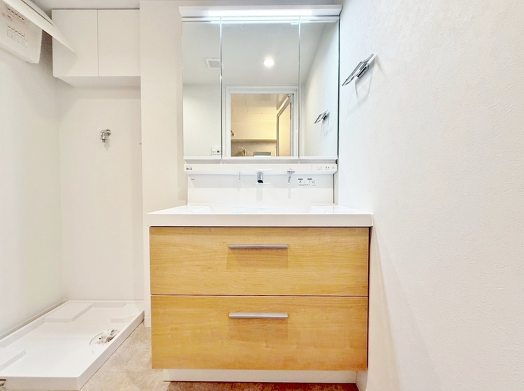 洗面 何かと物が増える場所だからこそ、スッキリと見映えの良い空間に。