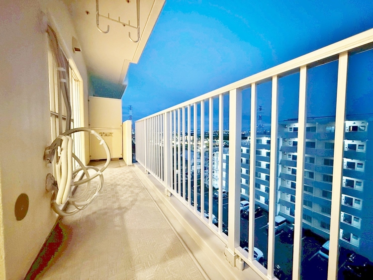 バルコニー 暮らしの中で、光と風を演出してくれるバルコニー。