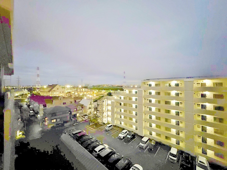 バルコニー 窓を開けると広がる青空。心をリフレッシュして日々を過ごしていきましょう。