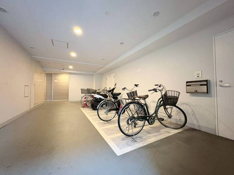 設備 きちんと整備された駐輪場。住む方の心遣いが感じられます。