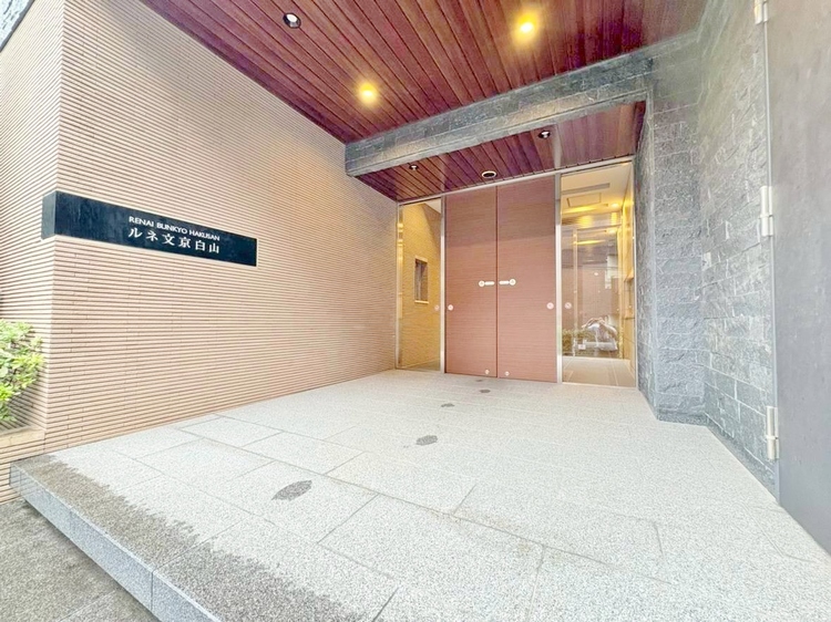 エントランス 外と内をつなぐエントランスは、まさに顔となる場所。