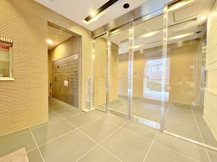 エントランス エントランス内部は、管理が行き届き清潔な共有スペースとなっています。