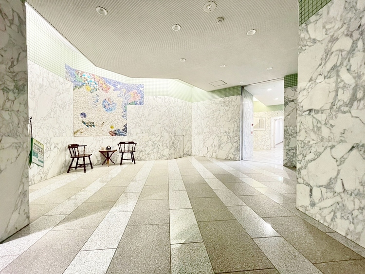 エントランス エントランス内部は、管理が行き届き清潔な共有スペースとなっています。