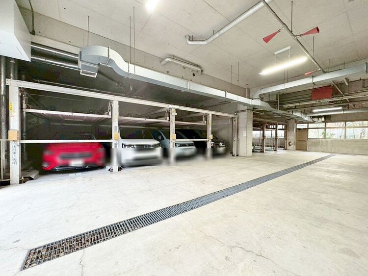 駐車場 本物件の駐車スペースです。車種制限のある場合もございますので、お気軽にお問い合わせくださいませ。