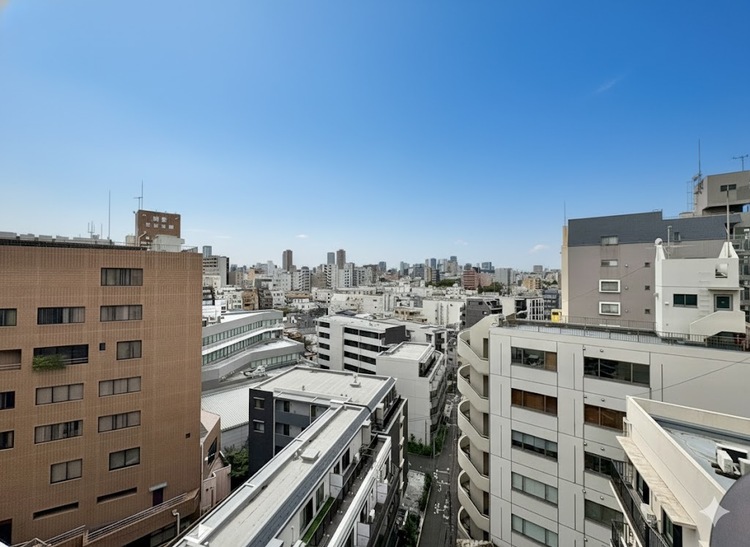 バルコニー 窓を開けると広がる青空。心をリフレッシュして日々を過ごしていきましょう。