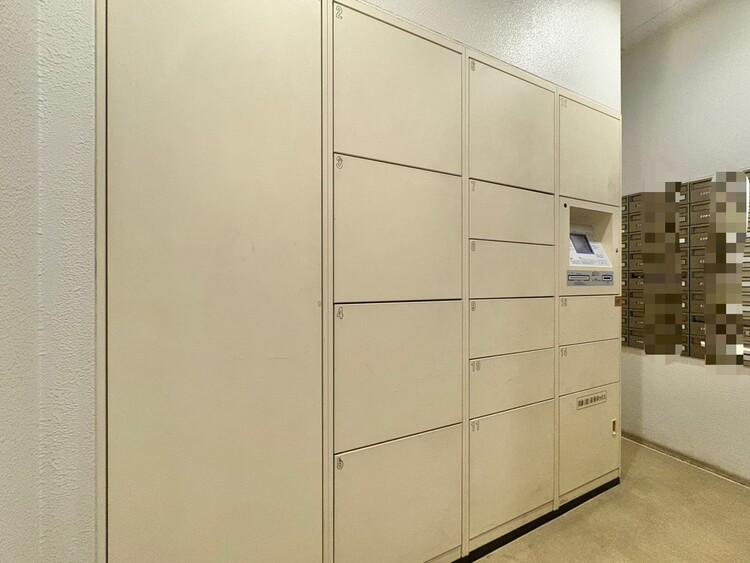 設備 外出中に活躍してくれる宅配ボックスが設置されています。家で宅配物を待たなくて済みますね。