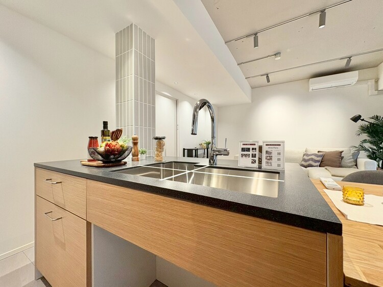 キッチン スマートな意匠と充実の機能を備えたキッチンが、暮らしにおいしい彩りを添えます。