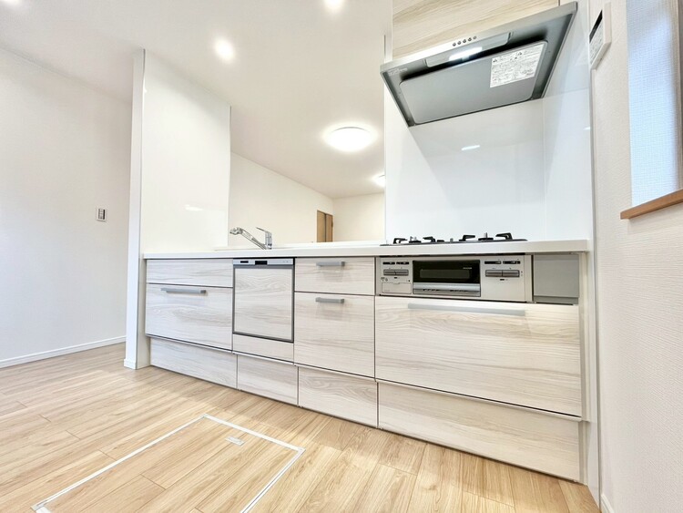 キッチン スマートな意匠と充実の機能を備えたキッチンが、暮らしにおいしい彩りを添えます。