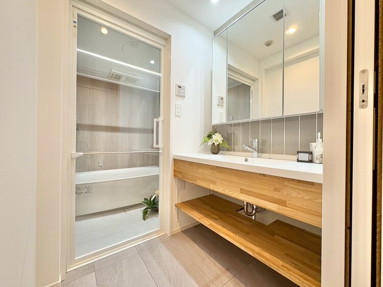 洗面 清潔感と心地よさを重視した、上質感漂うパウダールーム。