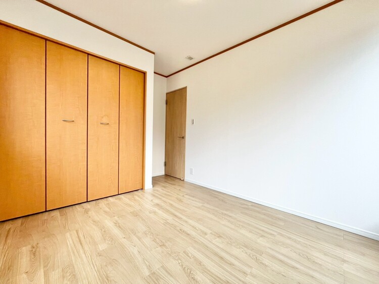 寝室 ベッドも十分に設置するスペースがあります。