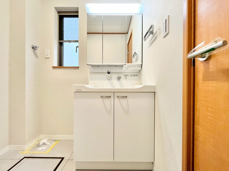 洗面 何かと物が増える場所だからこそ、スッキリと見映えの良い空間に。