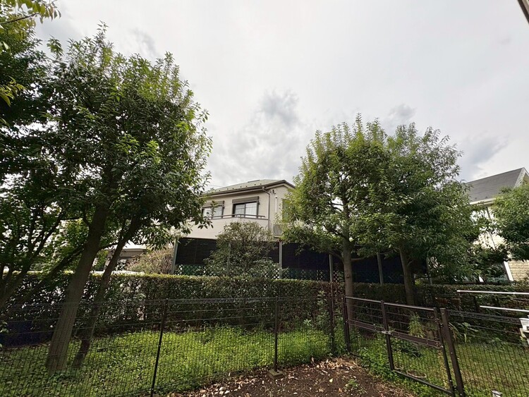 バルコニー 頬をなでる、優しい風を感じることが出来ます。