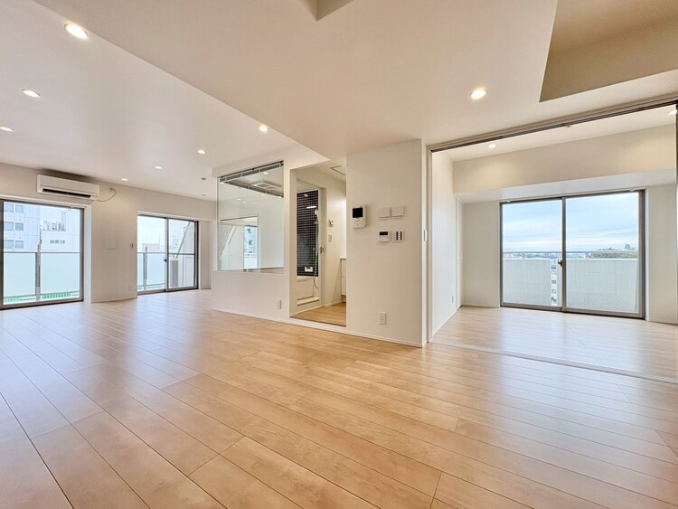 居間 快適に過ごす毎日を求めて、暮らしの中でご自身の「マイホーム」に創り上げてください。