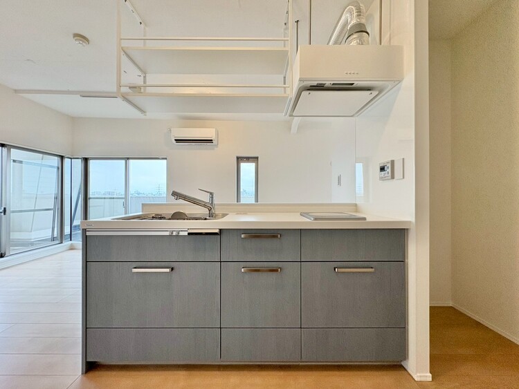 キッチン スマートな意匠と充実の機能を備えたキッチンが、暮らしにおいしい彩りを添えます。