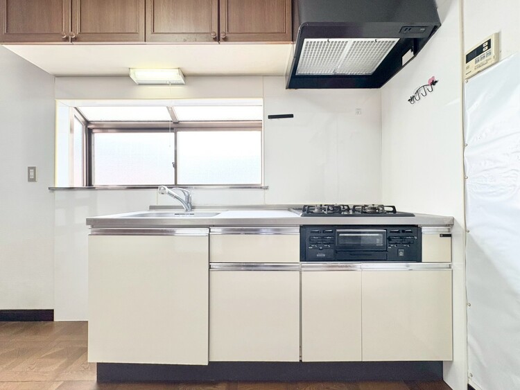 キッチン スマートな意匠と充実の機能を備えたキッチンが、暮らしにおいしい彩りを添えます。