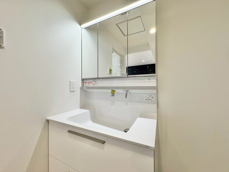 洗面 何かと物が増える場所だからこそ、スッキリと見映えの良い空間に。