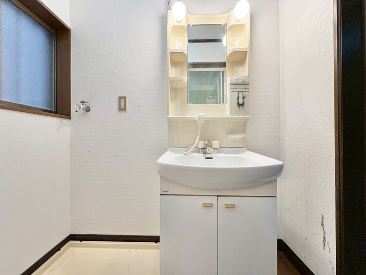 洗面 何かと物が増える場所だからこそ、スッキリと見映えの良い空間に。