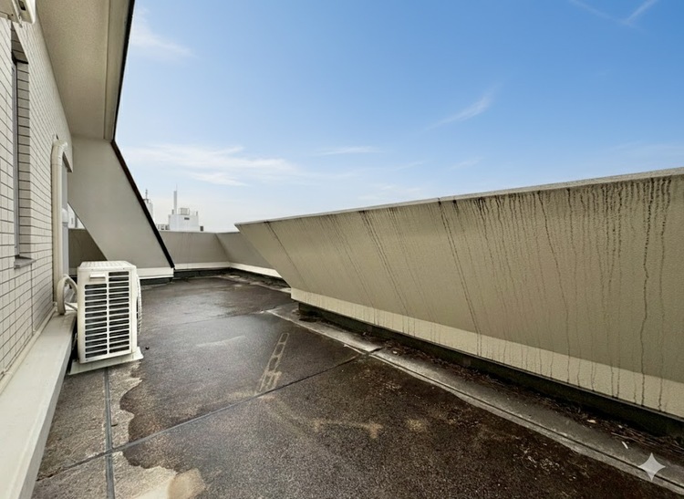 バルコニー 暮らしの中で、光と風を演出してくれるバルコニー。