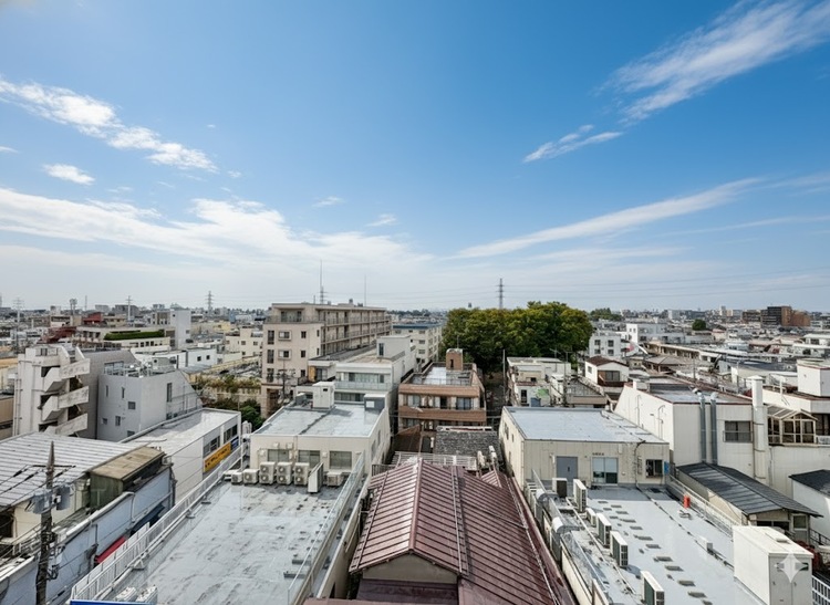 バルコニー 窓を開けると広がる青空。心をリフレッシュして日々を過ごしていきましょう。