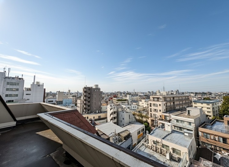 バルコニー 頬をなでる、優しい風を感じることが出来ます。